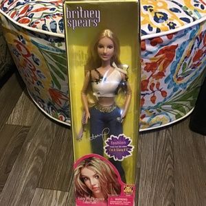 BRITNEY SPEARS PLAY ALONG IM A SLAVE 4 U DOLL(VERY VERY RARE)